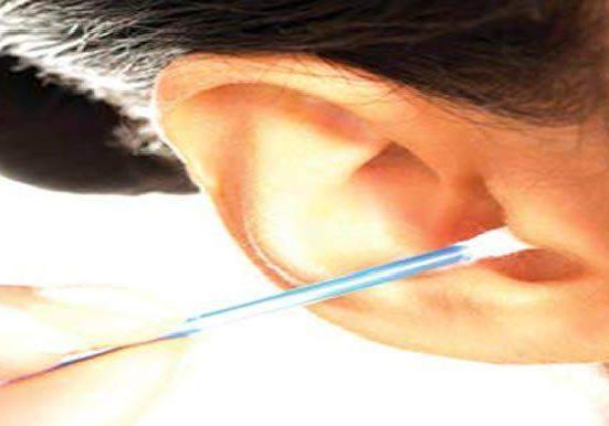 11747 cleaning ears ith buds 11747 cleaning ears ith buds