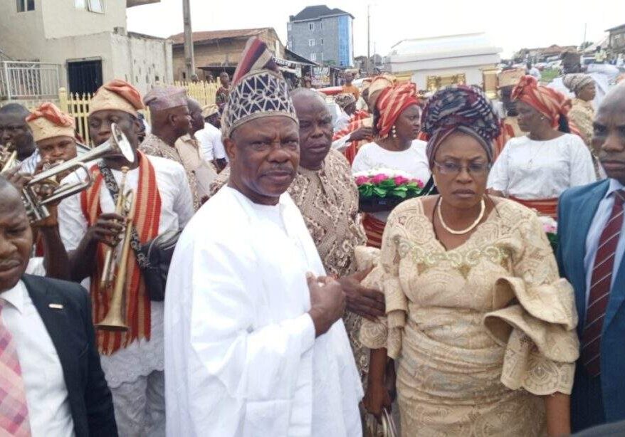 127440 ibikunle amosun honours dying wish of loyal supporter