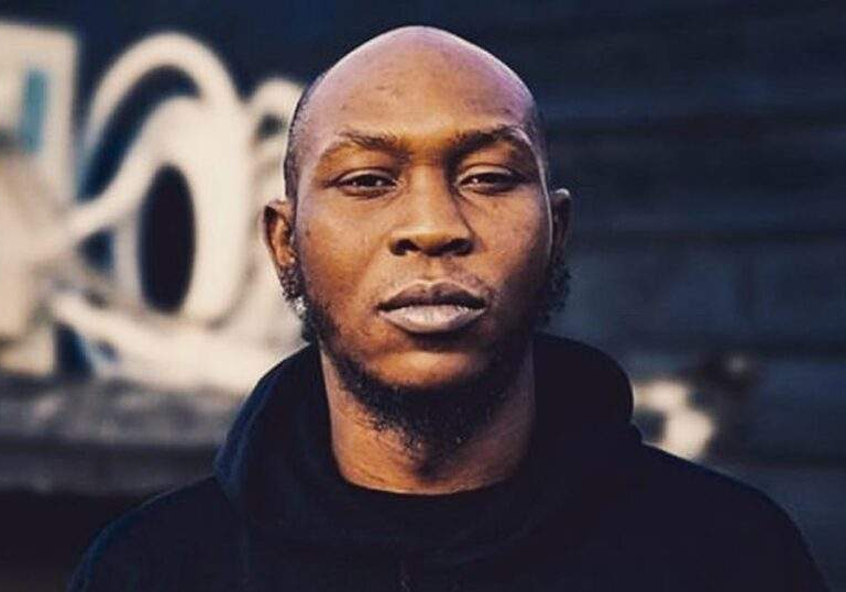 130036 seun kuti confronts man threatening to kill him at airport 130036 seun kuti confronts man threatening to kill him at airport