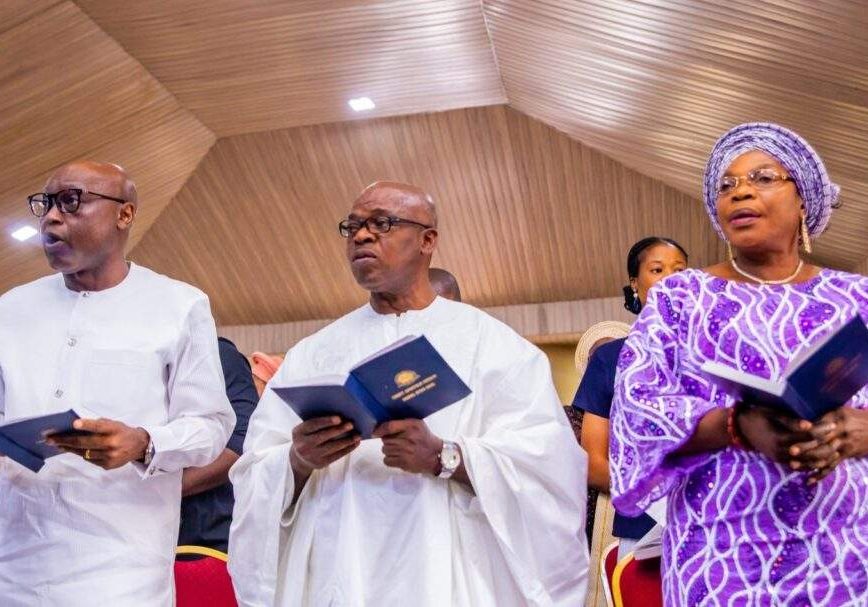 133426 former governor oni attends sunday worship at ekiti government house chapel