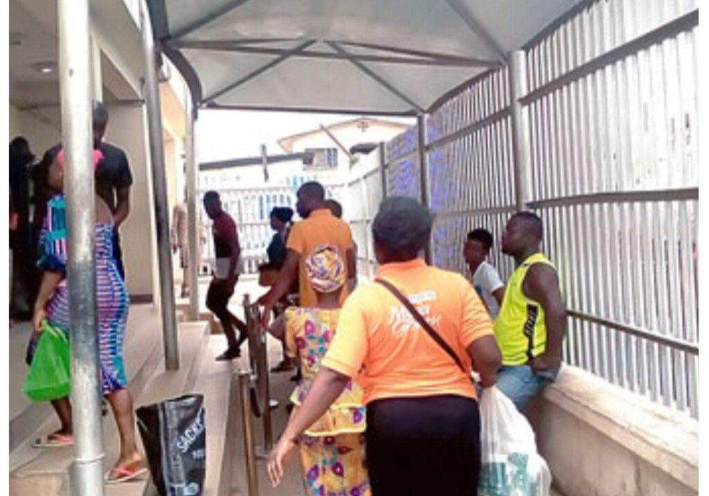 13731 rowdy scenes in banks atm points over new naira notes in ilorin