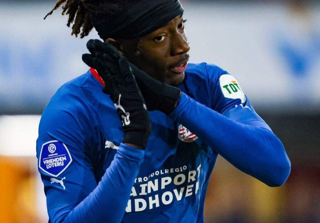 13811 transfer manchester united winger to replace chelseas chinonso madueke at psv