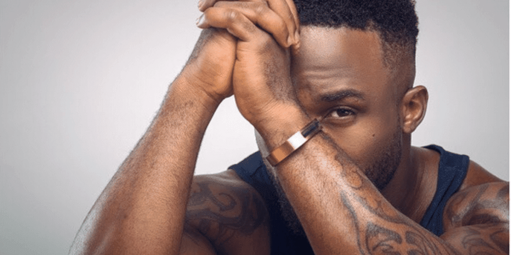 14043 nigerians fume as singer iyanya violently pushes fan off stage in anambra 14043 nigerians fume as singer iyanya violently pushes fan off stage in anambra