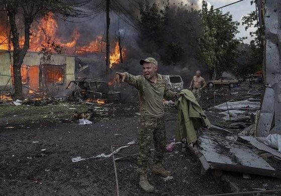 15 Dead as Russian Apartment Block Collapses in Ukrainian Missile Strike 15 Dead as Russian Apartment Block Collapses in Ukrainian Missile Strike
