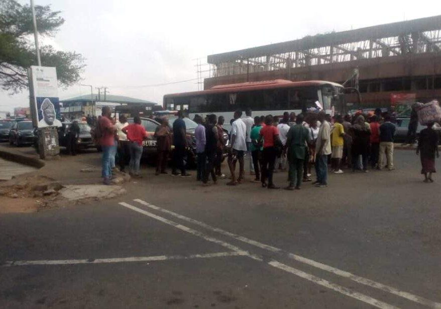 16523 ondo police commissioner reads riot act to protesters 16523 ondo police commissioner reads riot act to protesters