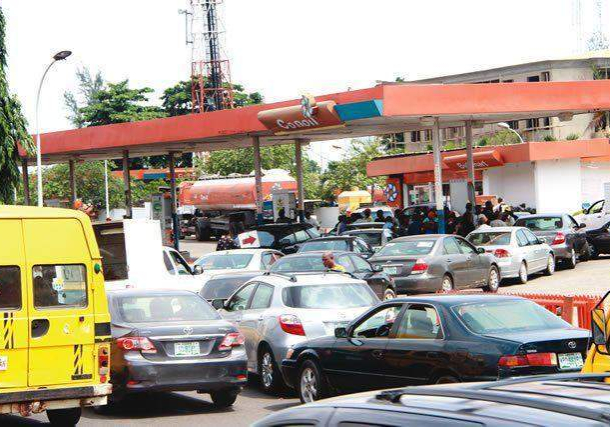 17467 naira swap nigerian govt to sanction filling stations not accepting pos payments