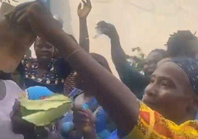19170 were dying of hunger ogun fish sellers protest rejection of old naira notes video 19170 were dying of hunger ogun fish sellers protest rejection of old naira notes video