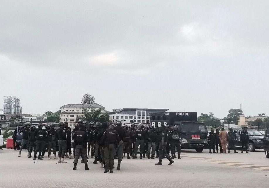 19928 naira scarcity police take over ojota mile 12 amid tension in lagos 19928 naira scarcity police take over ojota mile 12 amid tension in lagos