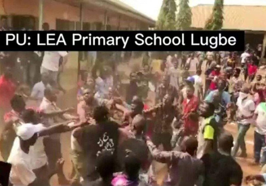 21733 nysc member mobbed in abuja for alleged thumb printing video