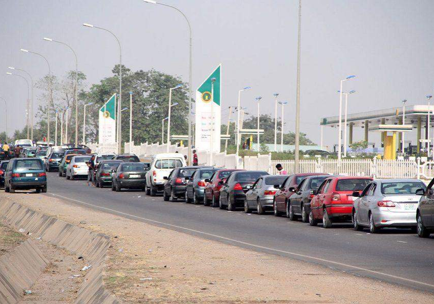 25779 abuja residents groan under fuel crisis queues 25779 abuja residents groan under fuel crisis queues
