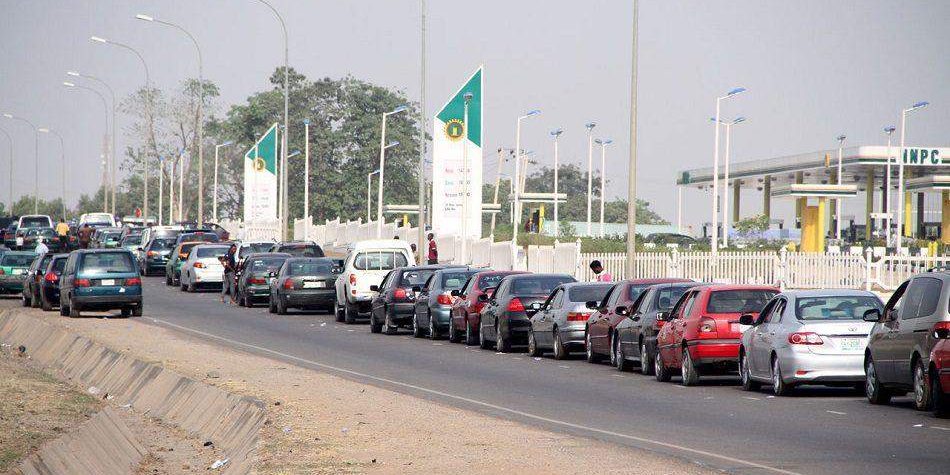 25779 abuja residents groan under fuel crisis queues 25779 abuja residents groan under fuel crisis queues