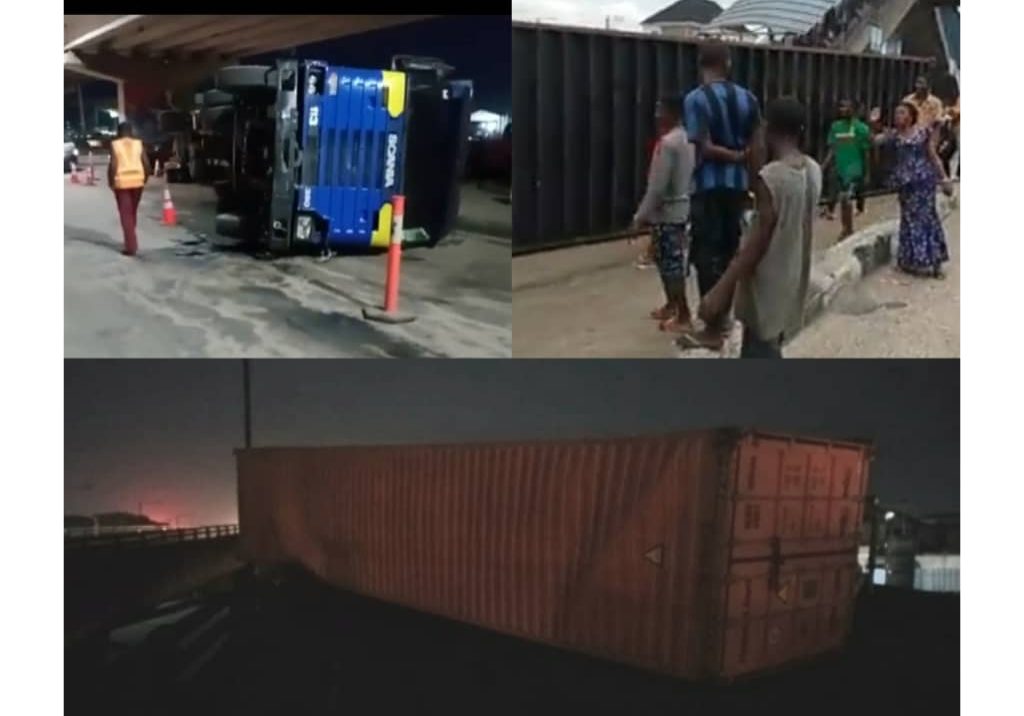 27251 three 40ft containers fall in lagos 27251 three 40ft containers fall in lagos