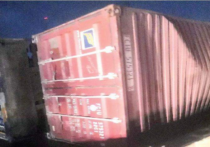 27676 two 20ft containers fall in lagos spill content 27676 two 20ft containers fall in lagos spill content