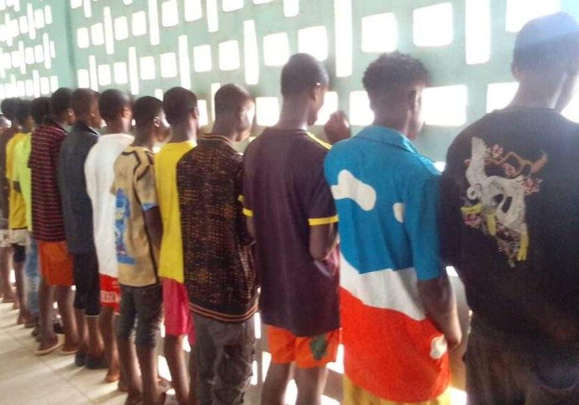 29835 enugu police parade 18 teenage cultists 29835 enugu police parade 18 teenage cultists