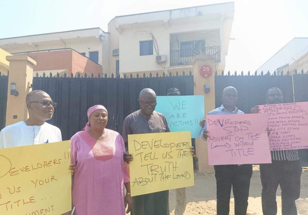 30391 landlords beg fct minister to shelve planned demolition of illegal estates along idu train station 30391 landlords beg fct minister to shelve planned demolition of illegal estates along idu train station