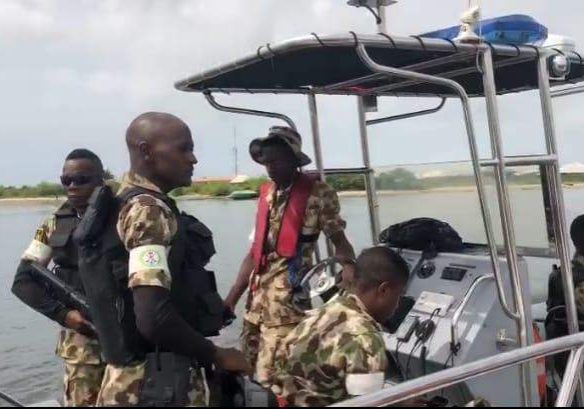 31204 pictorial navy enforces no movement order on lagos waterways 31204 pictorial navy enforces no movement order on lagos waterways