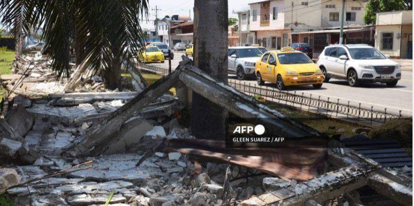 31513 ecuador quake kills 12 people says presidency 31513 ecuador quake kills 12 people says presidency