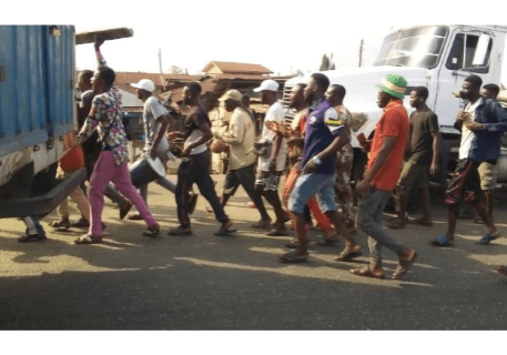 34394 ondo youths protest kidnap of community residents