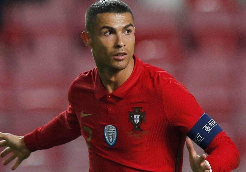 35167 ronaldo sends message to bader al motawaa after surpassing world record