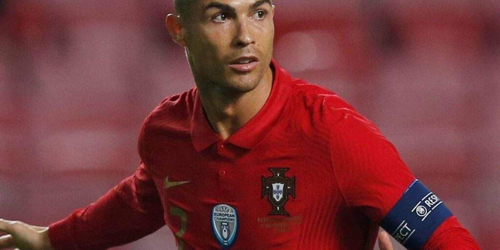 35167 ronaldo sends message to bader al motawaa after surpassing world record