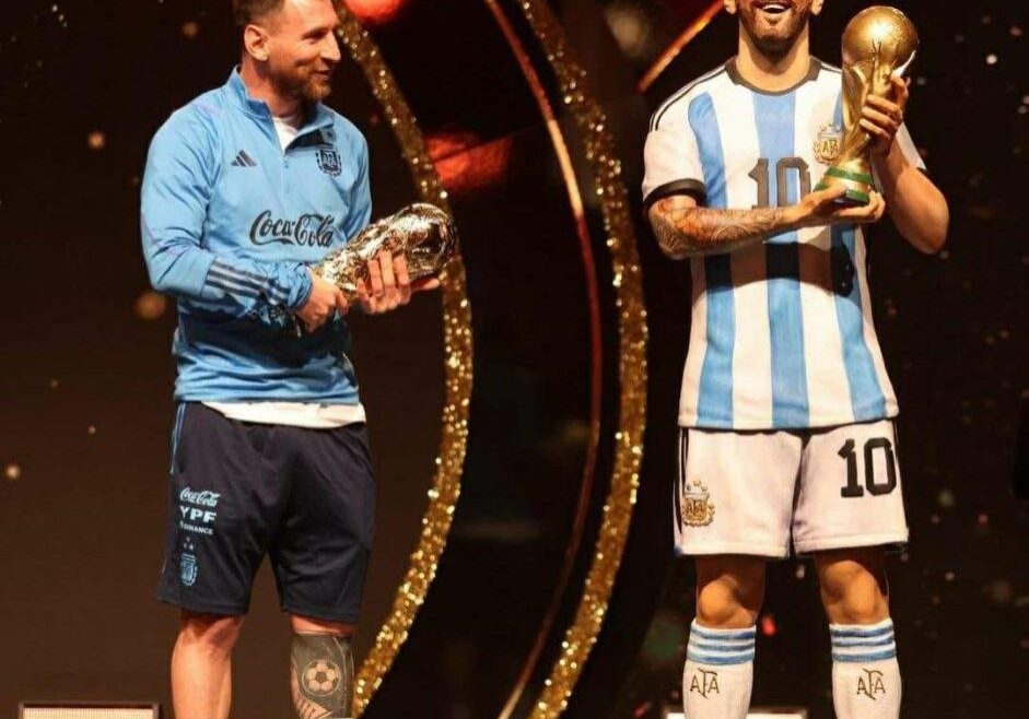 36537 messi honoured with baton of football statue 36537 messi honoured with baton of football statue