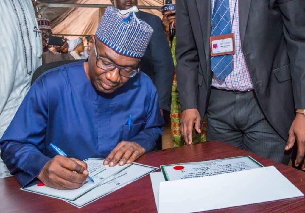 36631 kwara inec presents certificate of return to abdulrazaq 24 others