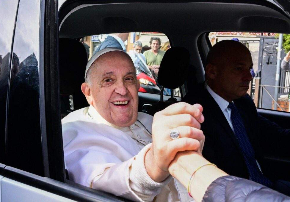 38797 im still alive pope francis jokes as he leaves hospital 38797 im still alive pope francis jokes as he leaves hospital