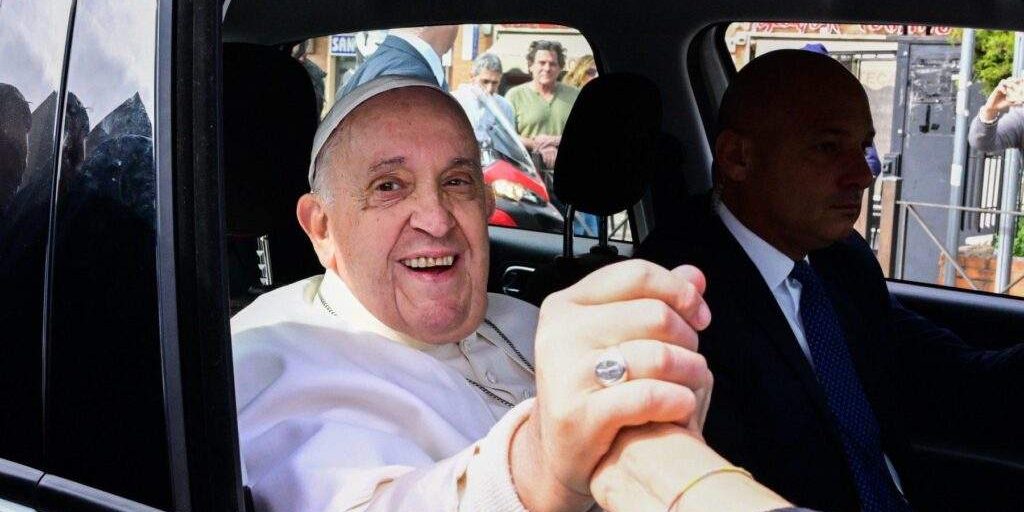 38797 im still alive pope francis jokes as he leaves hospital