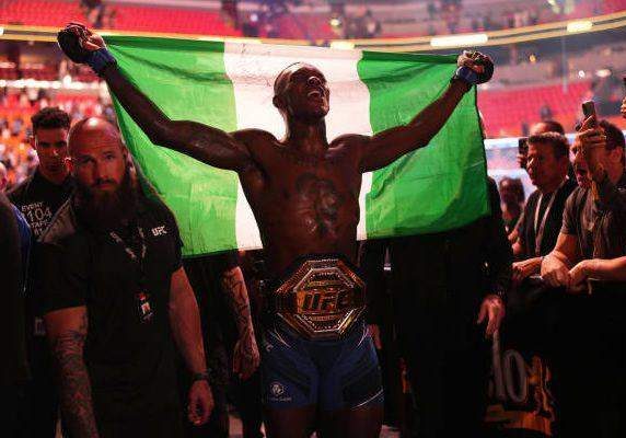 42855 breaking adesanya knocks pereira out reclaims ufc middleweight title