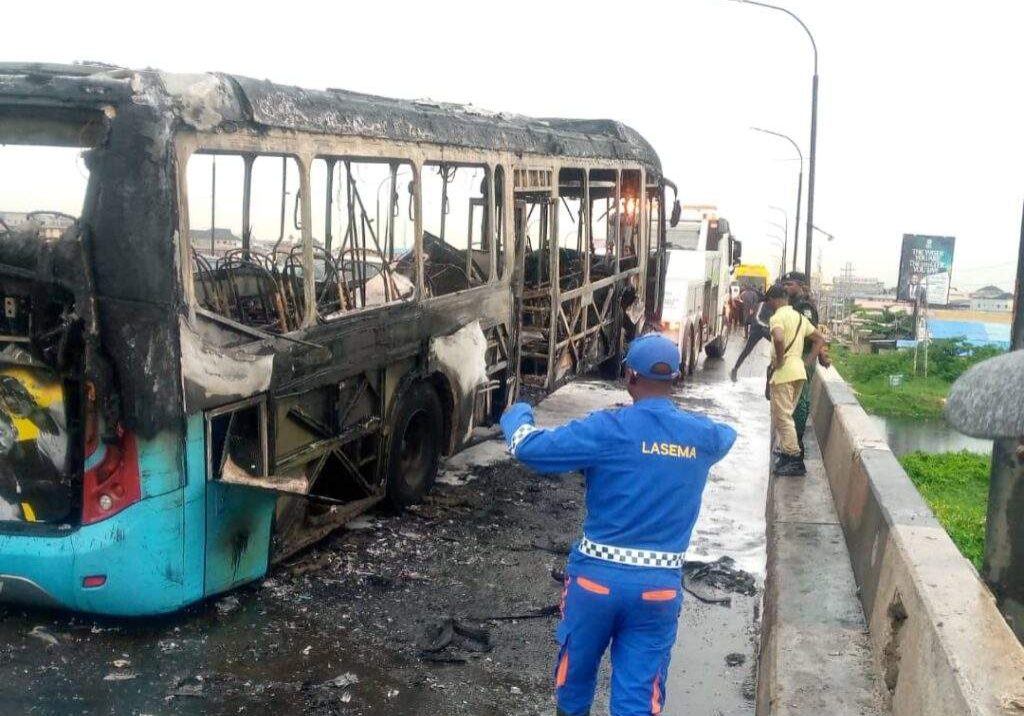 48850 pictorial hoodlums set brt bus on fire in lagos 48850 pictorial hoodlums set brt bus on fire in lagos