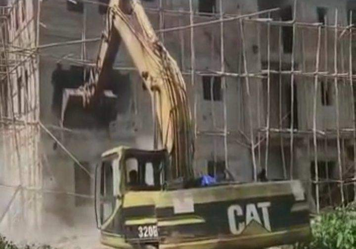 50402 anambra govt demolishes multi million naira building constructed on its land