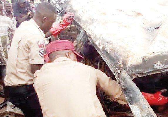 51280 two children five others burnt to death in lagos ibadan highway crash