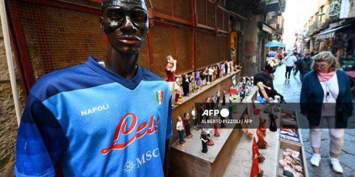 51370 thousands of fans greet napoli after win over juve 51370 thousands of fans greet napoli after win over juve