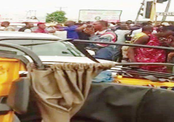 51817 one killed traffic officers recover used diapers from lagos crash 51817 one killed traffic officers recover used diapers from lagos crash