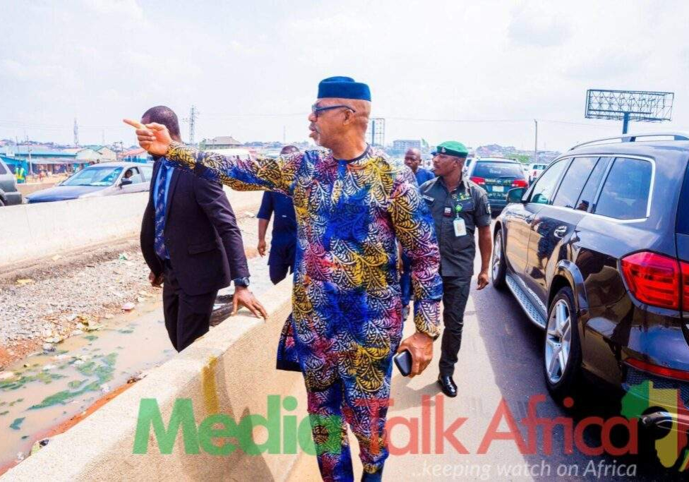 53923 gov abiodun seeks solution to constant gridlock on lagos ibadan highway