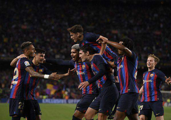 54572 barca romp past betis move closer to la liga title