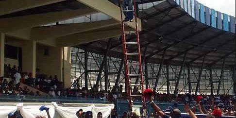 55438 may day electricity worker falls down ladder during match past in ibadan 55438 may day electricity worker falls down ladder during match past in ibadan