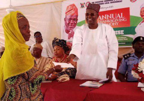 60695 lg chairman donates cash to 40 widows land to can in lagos 60695 lg chairman donates cash to 40 widows land to can in lagos