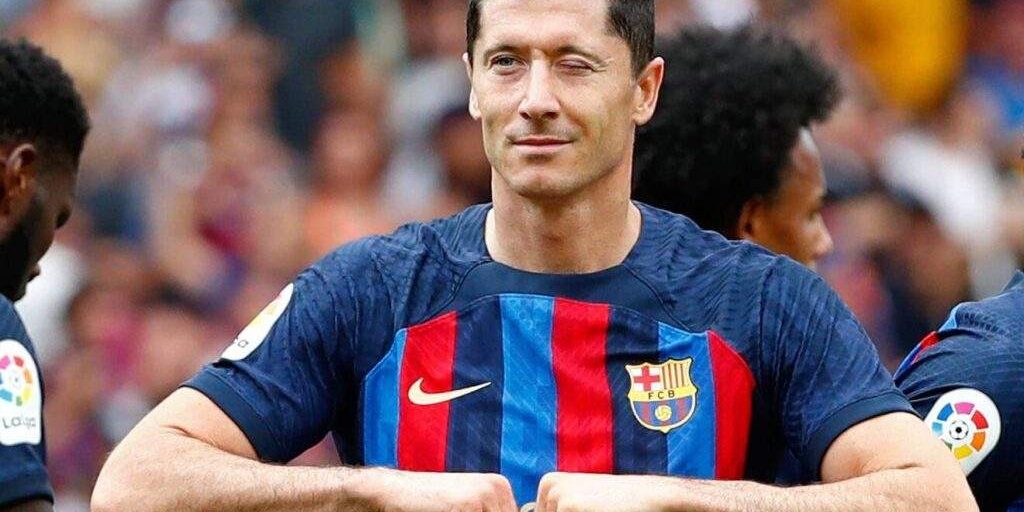 61380 robert lewandowski equals ronaldo nazarios incredible record at barcelona