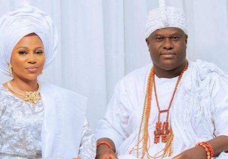 61969 ooni of ife welcomes new wife olori akinmuda to the palace 61969 ooni of ife welcomes new wife olori akinmuda to the palace