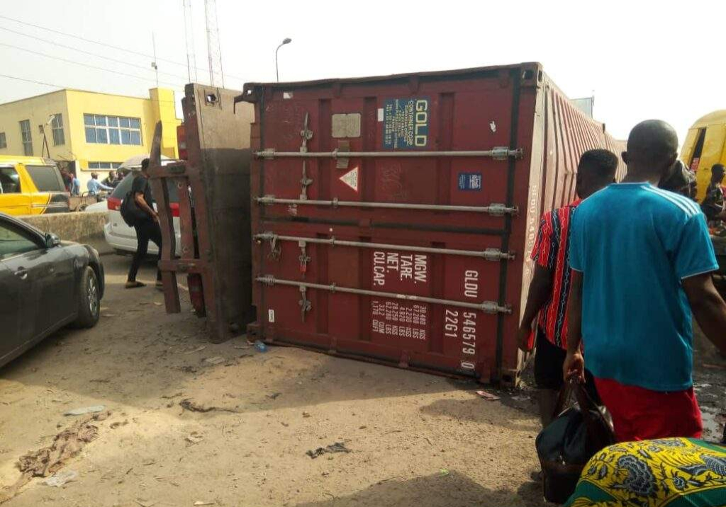 64423 truck accident on anambra highway triggers traffic congestion as emergency responders struggle