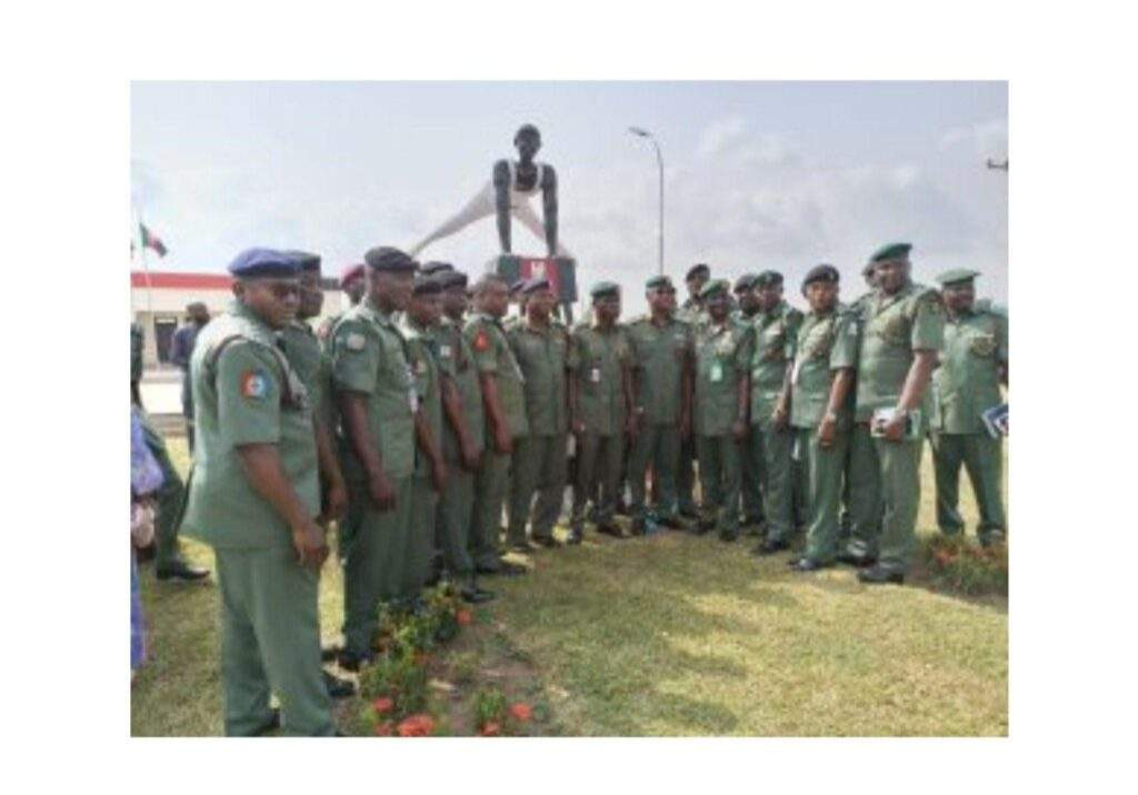 66402 nigerian army honours late major with statue