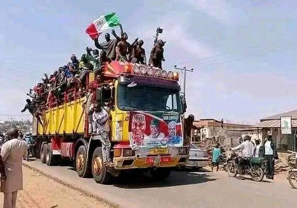 6769 16 die 83 injured in truck accident conveying pdp supporters in plateau frsc