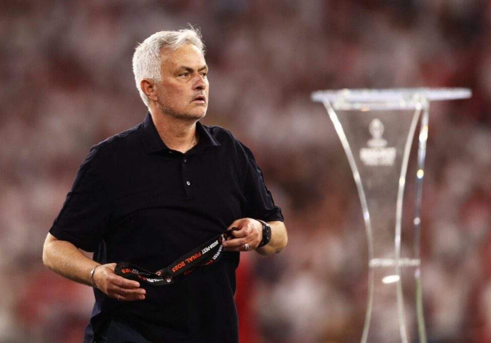 69248 romas europa league final defeat mourinho throws runner up medal in frustration 69248 romas europa league final defeat mourinho throws runner up medal in frustration