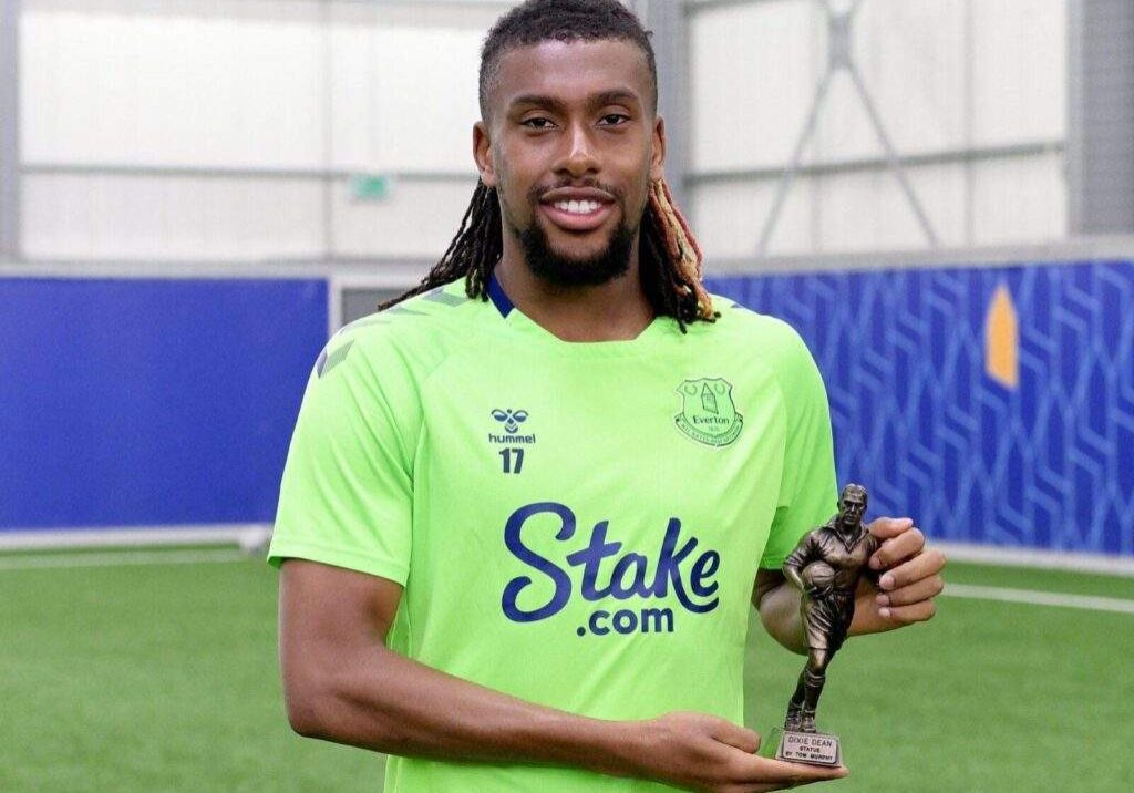 69979 alex iwobi wins evertons players player of the season award