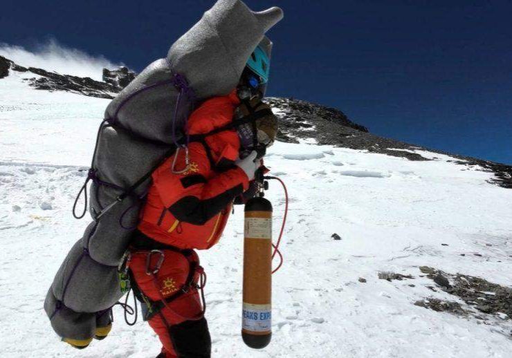 70551 nepali guide rescues climber from everest death zone 70551 nepali guide rescues climber from everest death zone