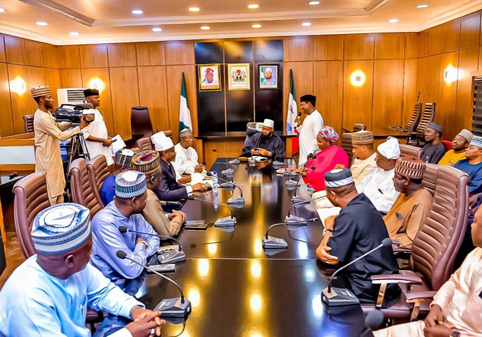 71475 gov bago commends niger assembly for electing leaders amicably