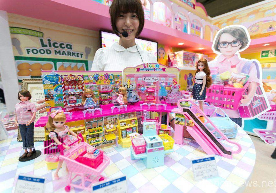 71483 toymakers gather in tokyo to showcase products 71483 toymakers gather in tokyo to showcase products