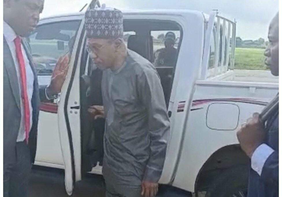 72293 cbn governor godwin emefiele arrested by sss for investigative reasons