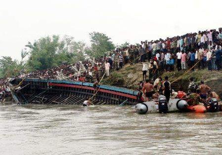 73113 dozens feared dead as boat carrying over 100 people capsizes in kwara 73113 dozens feared dead as boat carrying over 100 people capsizes in kwara